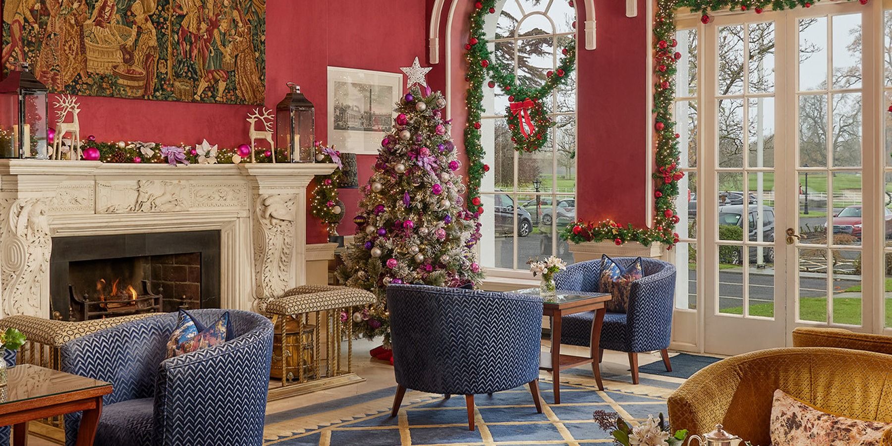 Christmas_room_1800x900_under_1MB