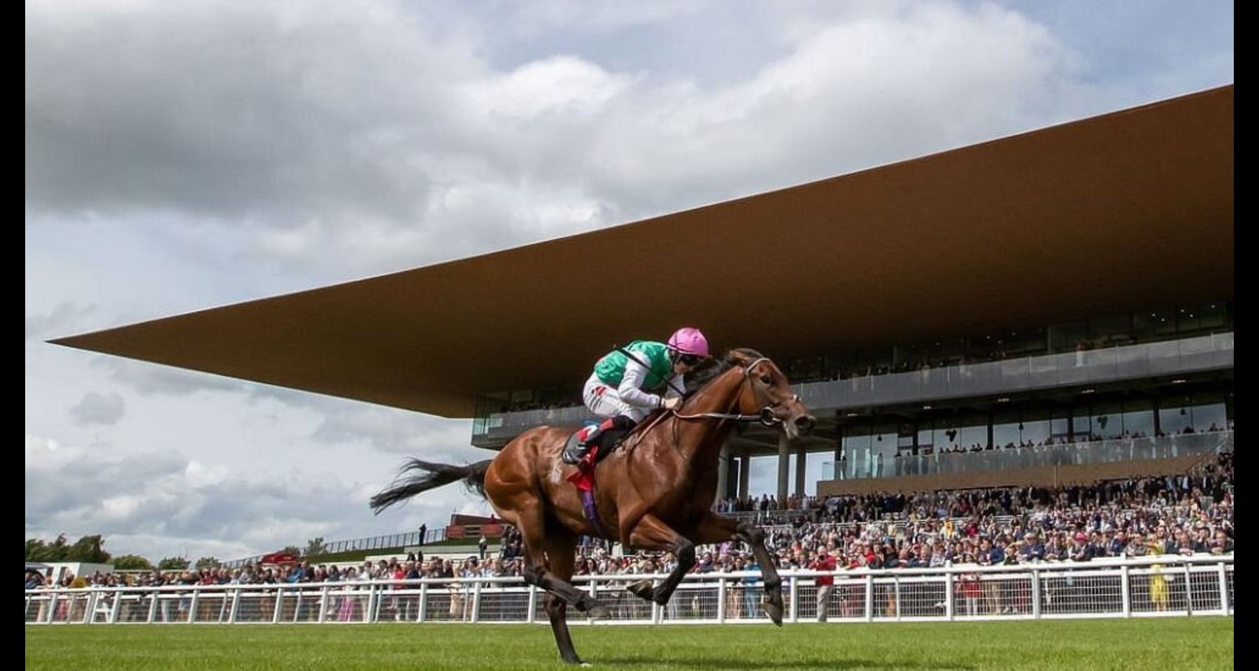 Curragh-Dubai-Duty-Free (1)